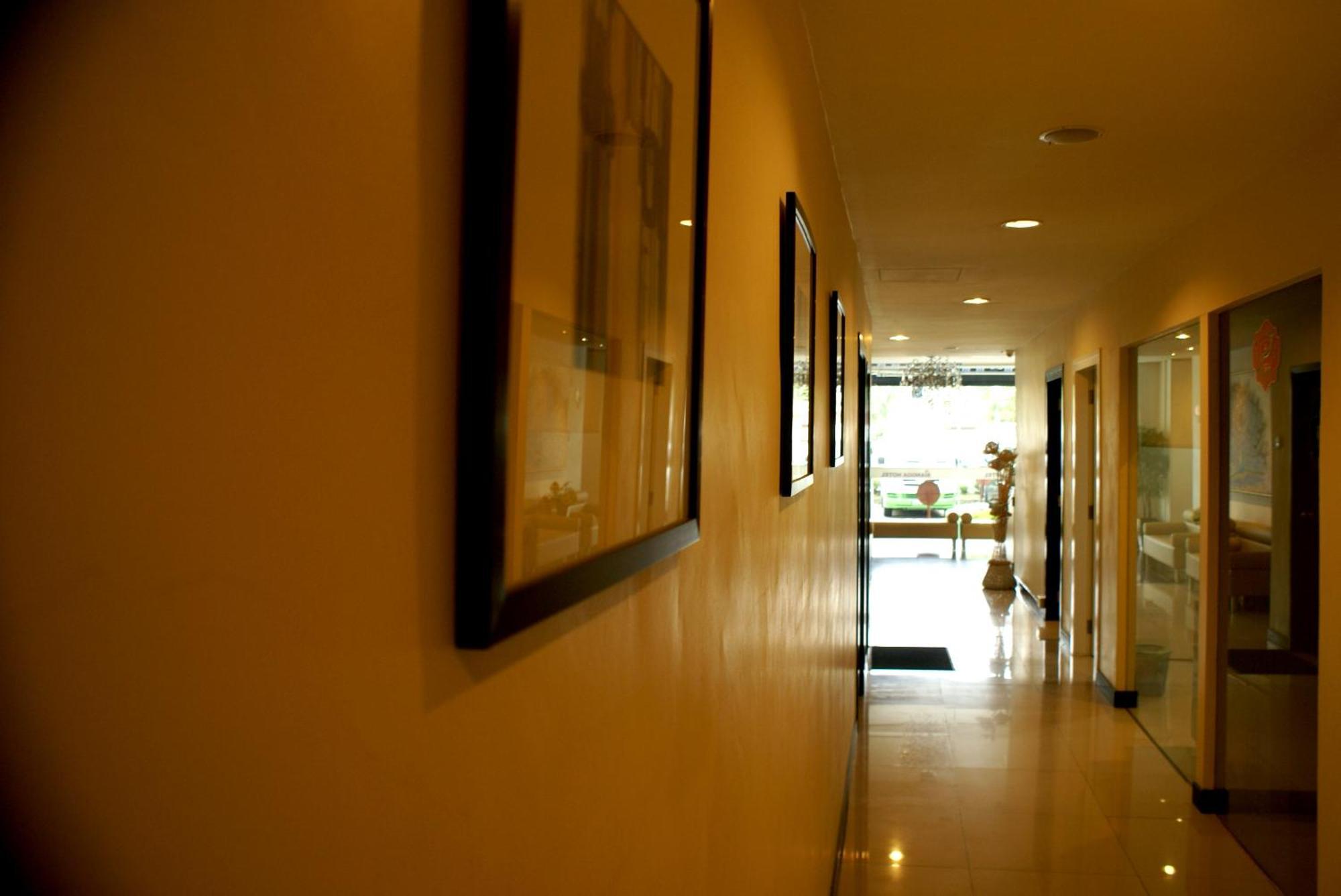 โรงแรมแมงก้า เซอรีเคมบางัน ภายนอก รูปภาพ
